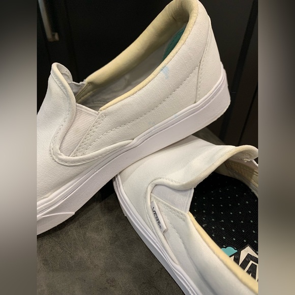 Unisex Vans ComfyCush white canvas slip on shoes. - Picture 4 of 8